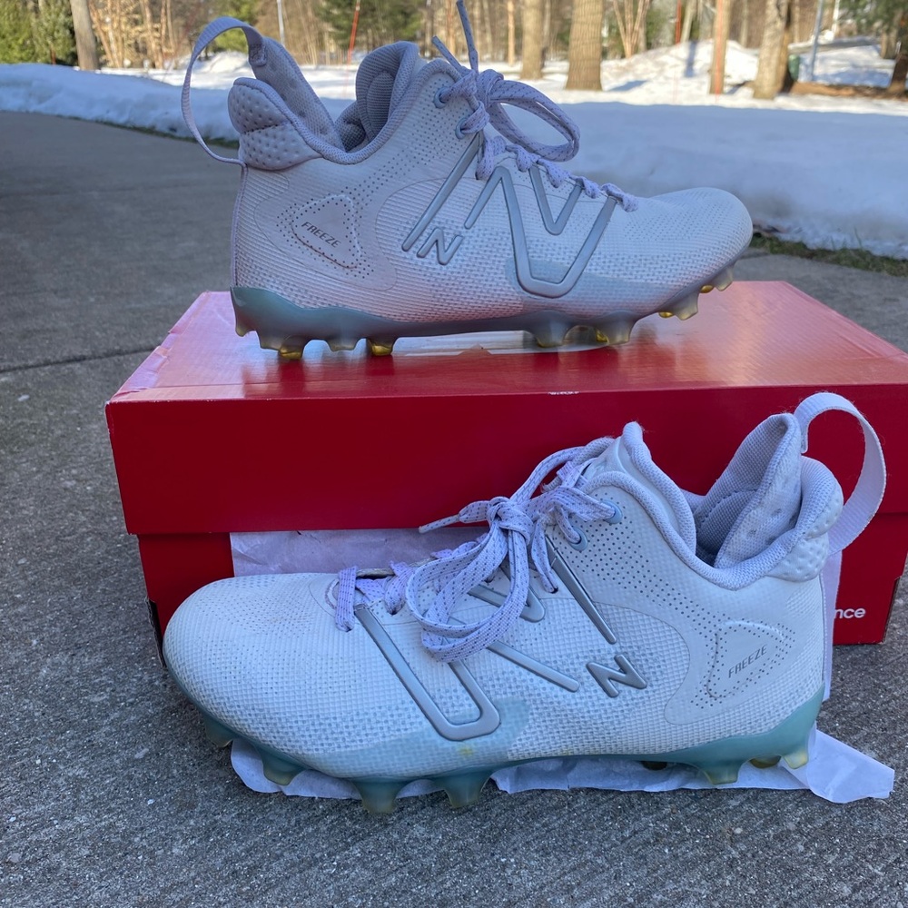 Slightly used New Balance Men’s FreezeLX v4 Laccrose cleats